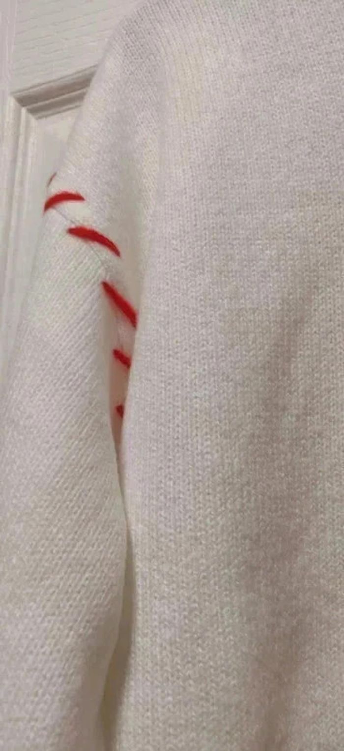 Neuf pull loose blanc avec coeur rouge M/L - photo numéro 3