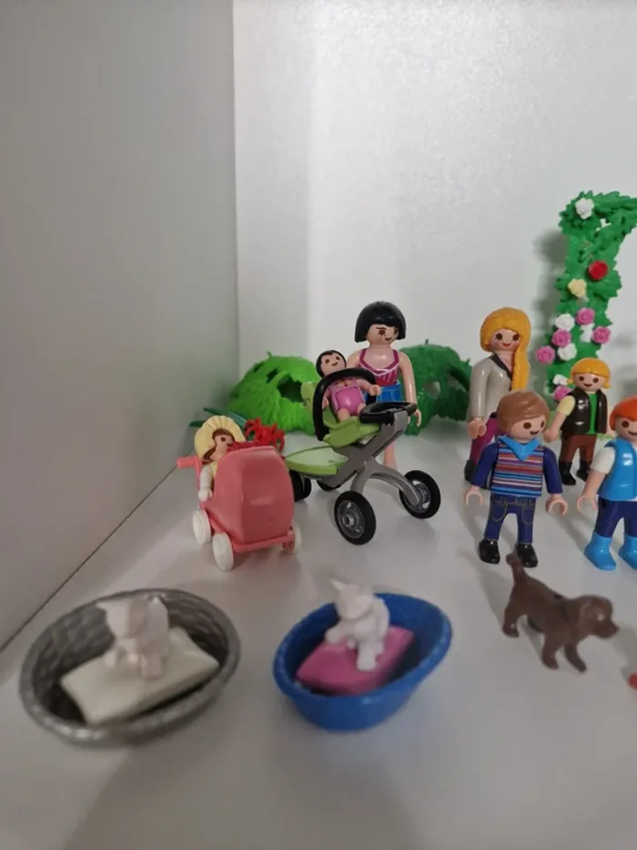 Grand lot de playmobils avec personnages et animaux - photo numéro 4