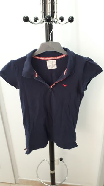Polo bleu marine avec motifs rouges taille M
