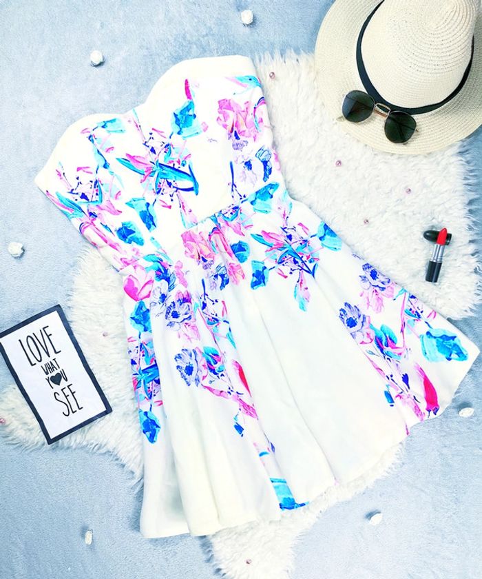 Robe blanche bustier et patineuse à motifs fleuris - T.M ou T.38 🖤