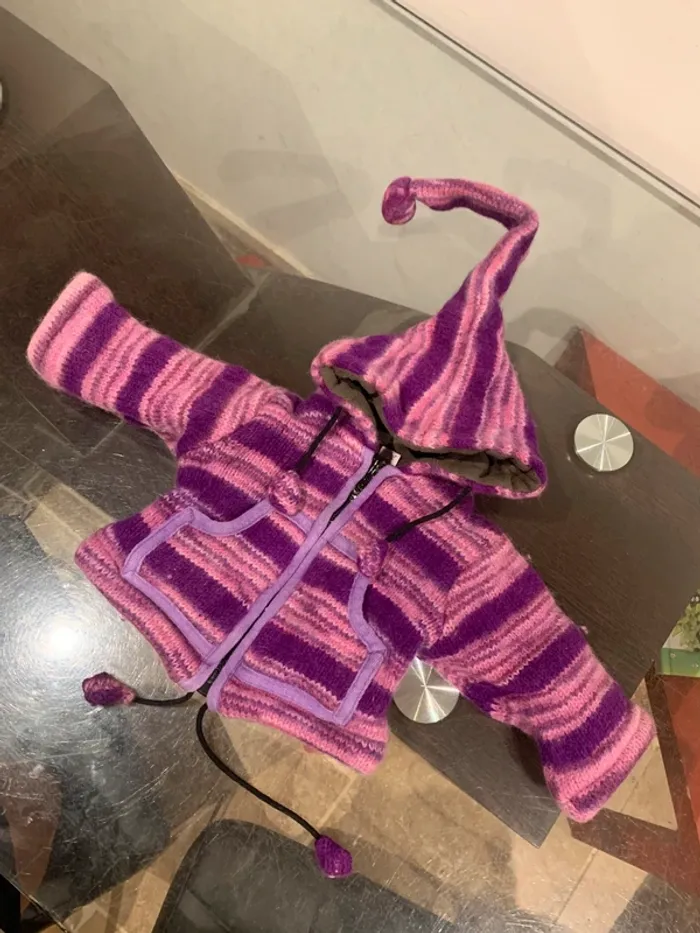 Gilet veste bébé ethnique laine violette – Capuche lutin 6/9 mois env. Made in Nepal