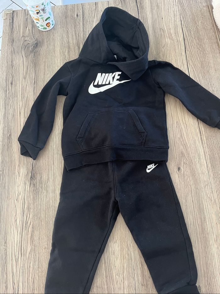 Ensemble Nike taille 2 ans