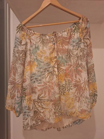 Joli haut type blouse fleuri couleurs pastelles taille 46