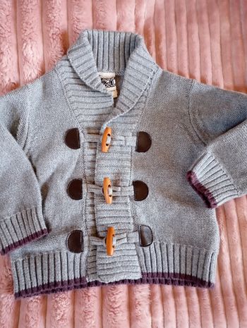 Gilet boutons bois 6 mois