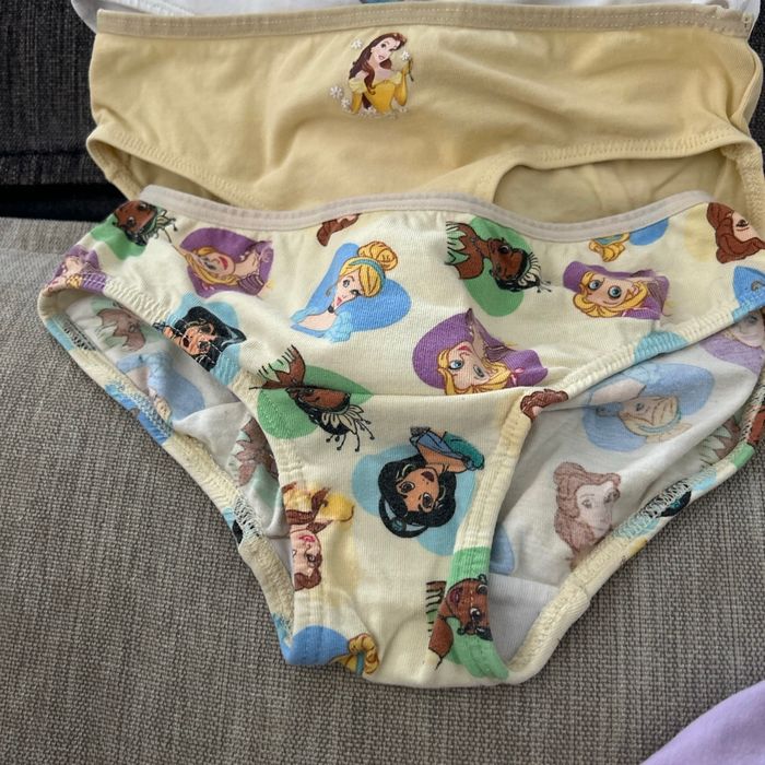 Lot de 7 culottes Disney princesses H&M 6 ans - photo numéro 3