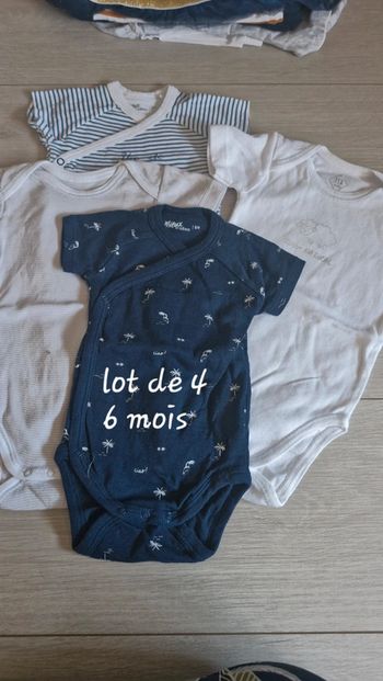 Lot de 4 bodies 6 mois