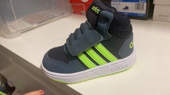 Basket adidas talle 21 neuve
