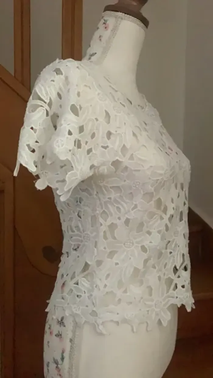 Haut femme avec broderie - photo numéro 3