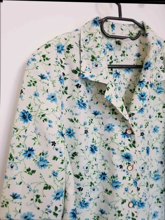 Chemise  fleurie  Damart  taille 50 - photo numéro 2