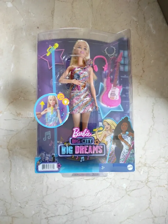 Barbie chanteuse (chante vraiment) neuve