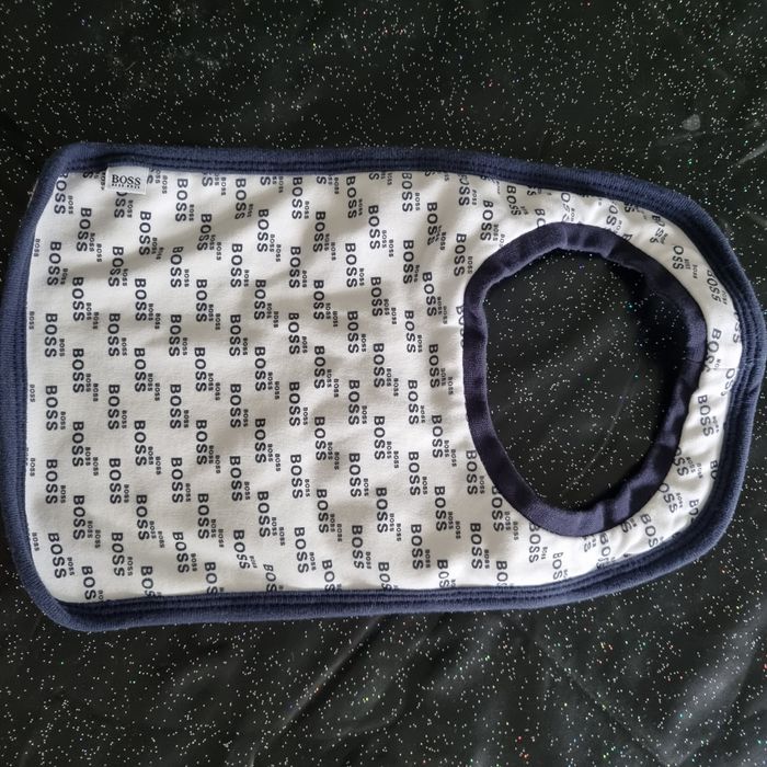bavoir Hugo Boss - photo numéro 1