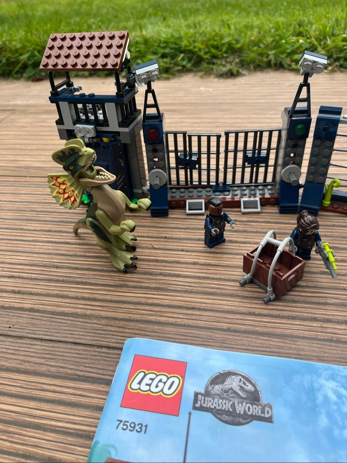 Lego Jurassic World 75931 L'attaque de l'avant-poste - photo numéro 2