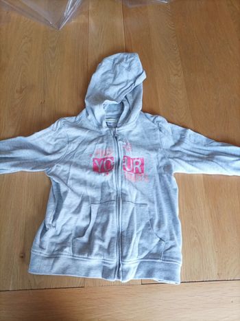 Sweat à capuche 8ans