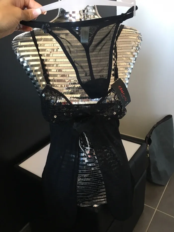 Ensemble nuisette + string