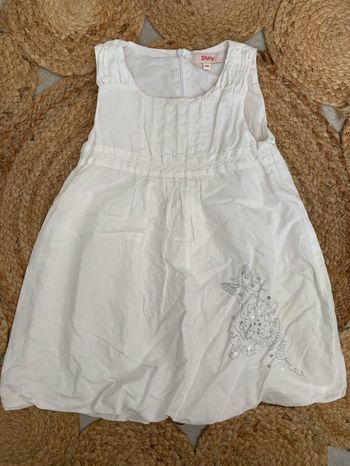 Superbe robe blanche avec perles Gemo 4 ans