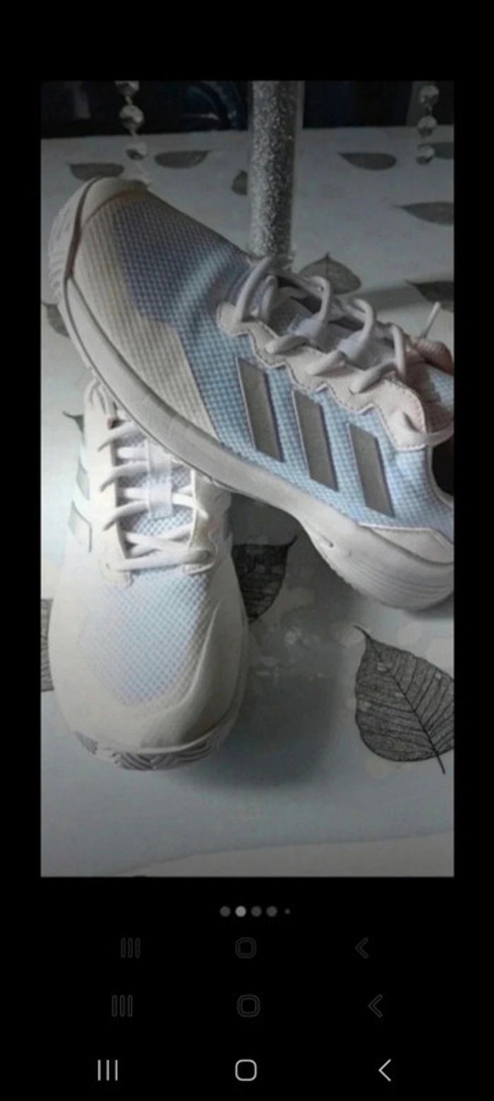 Basket Adidas taille 40