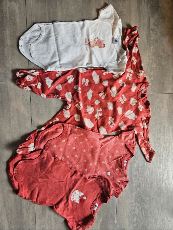 Lot de bodies + pyjama Petit bateau 9 mois