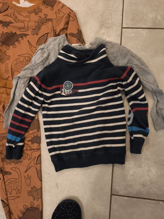 Lot vêtements 5 ans - photo numéro 5