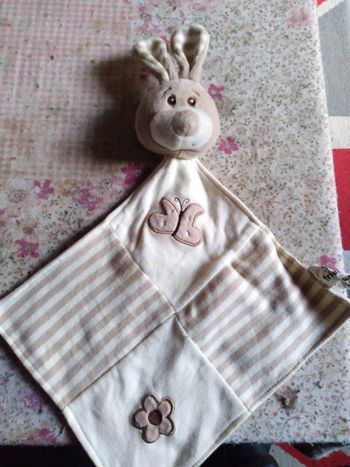 Doudou lapin mouchoir