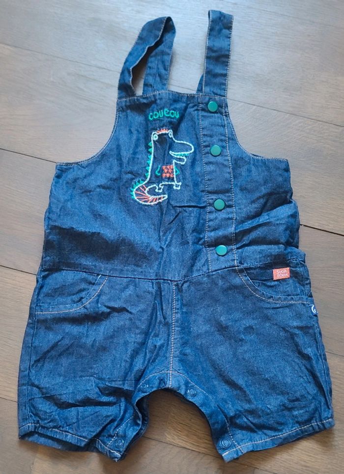 Salopette + t-shirt - photo numéro 2