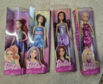 Lot de 4 poupee barbie mattel fashionistas neuve