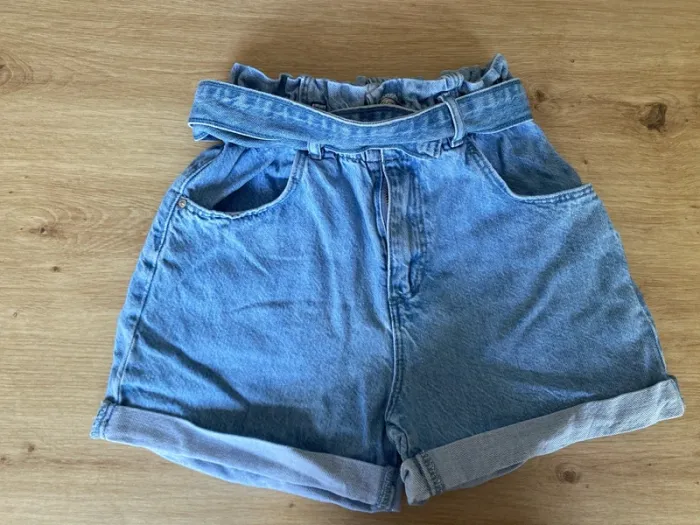 Short avec ceinture en jean intégrée