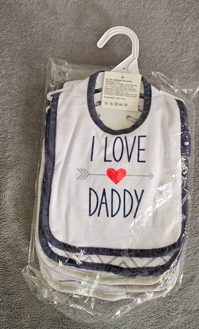Lot de 5 bavoirs bébé  neufs I love Daddy