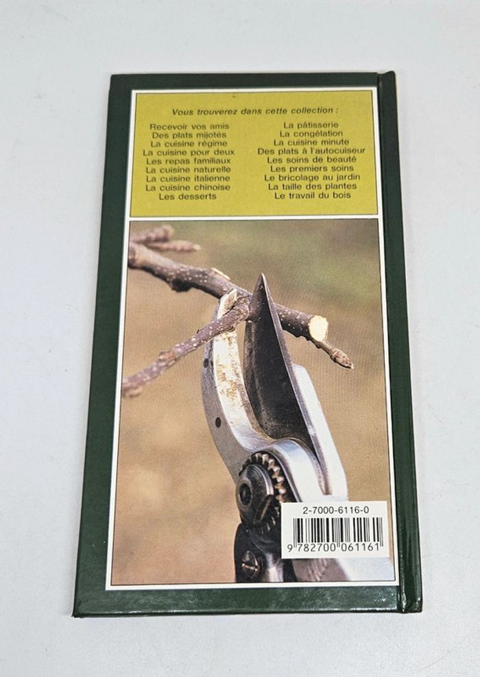 "Pour réussir la taille des plantes".
95 pages.
Gründ.
ISBN : 2.7000.6116.0 - photo numéro 2