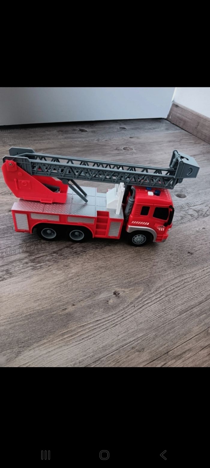 Camion de pompiers à friction - photo numéro 4