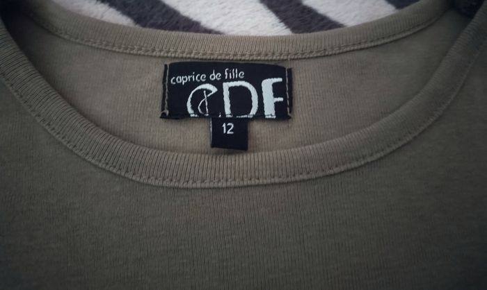 Haut manches longues "Caprice de fille" écritures pailletées 100% coton en très bon état - photo numéro 2