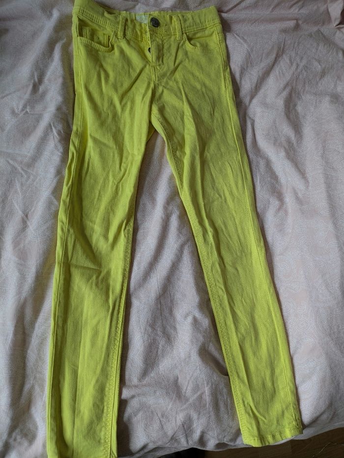Jean slim neuf jaune taille 9 ans