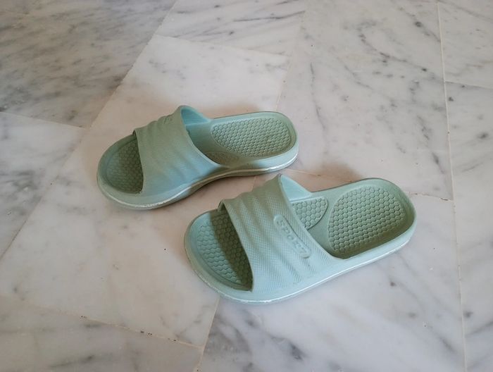 Chaussures/ sandales/ claquettes / bébé/ enfant/ taille 25 - photo numéro 2