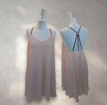 Robe en mousseline plissée rose coupe oversize à bretelles croisées S