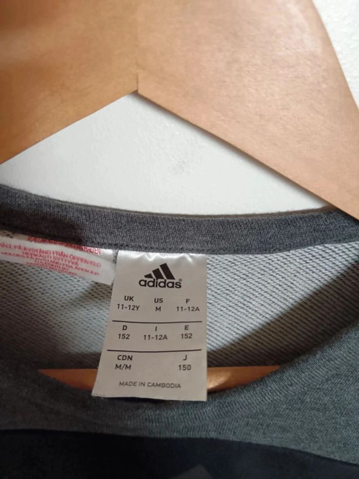 C13 sweat gris/noir Adidas 11-12 ans - photo numéro 3