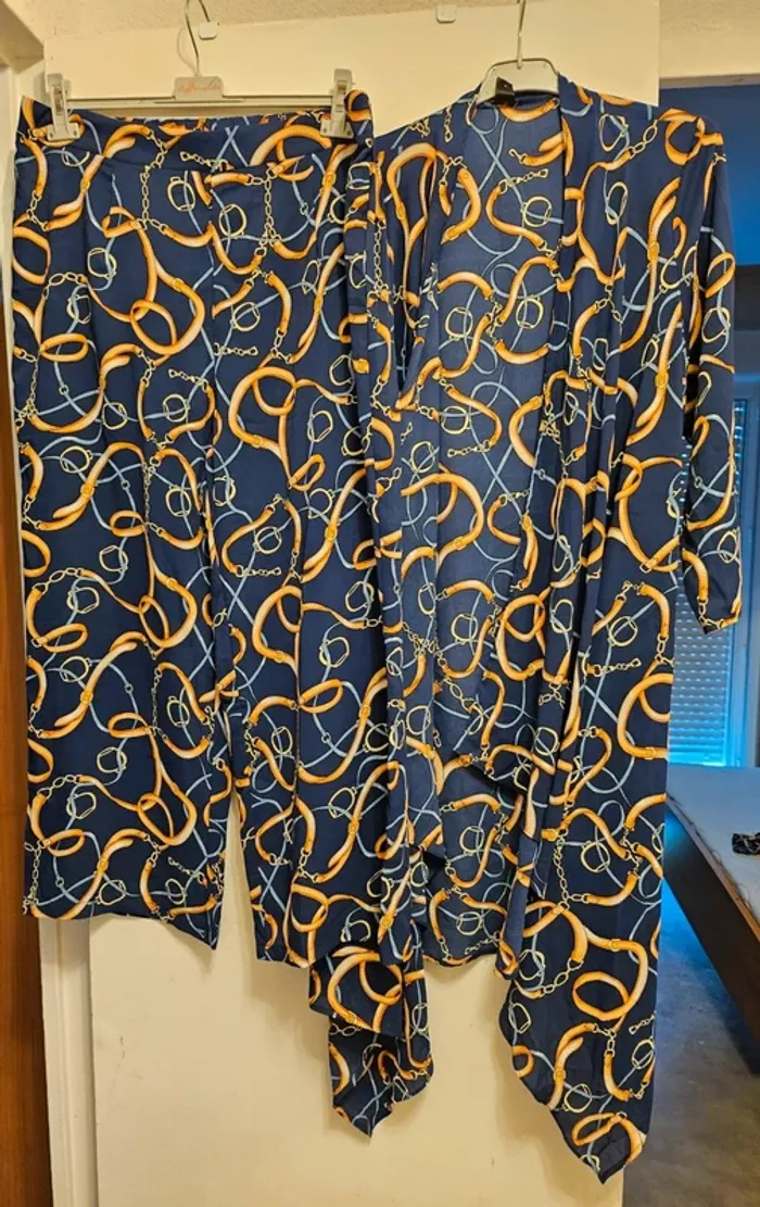 Joli ensemble pantalon - photo numéro 2