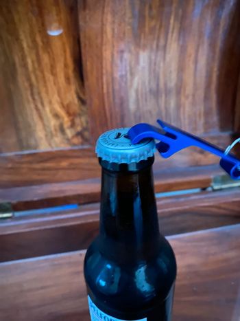 Porte clés ouvre bouteille décapsuleur en métal