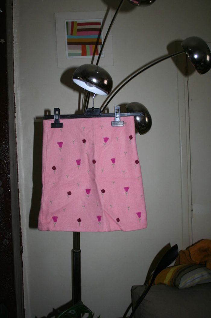🌸👍Fille 8 ans 👍Jupe #laine  #rose à #broderies fleuries  Taille 8 ans "DPAM " 🌸