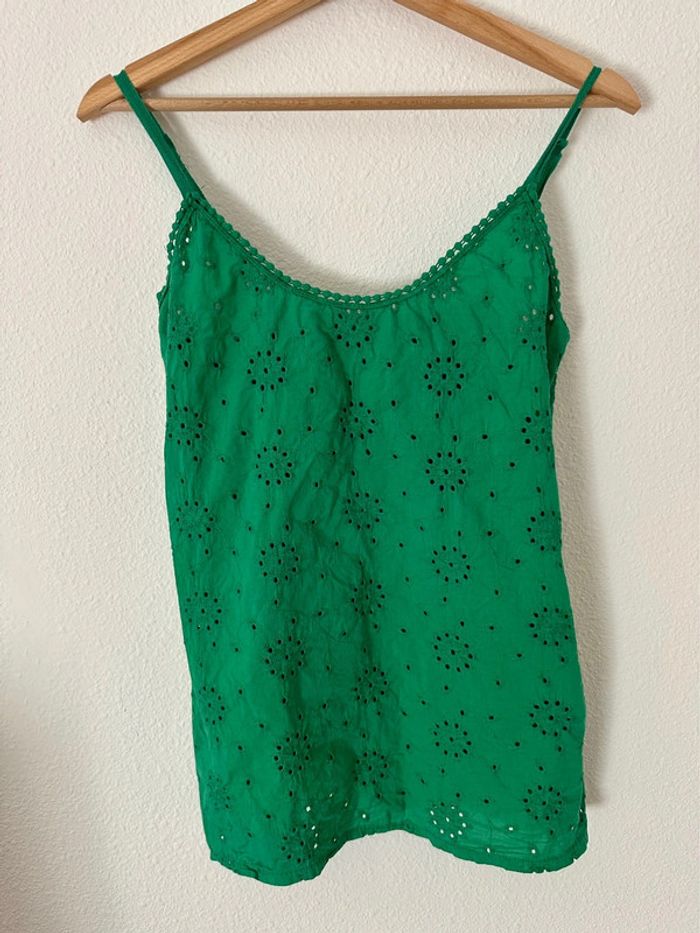 Top fines bretelles broderie anglaise