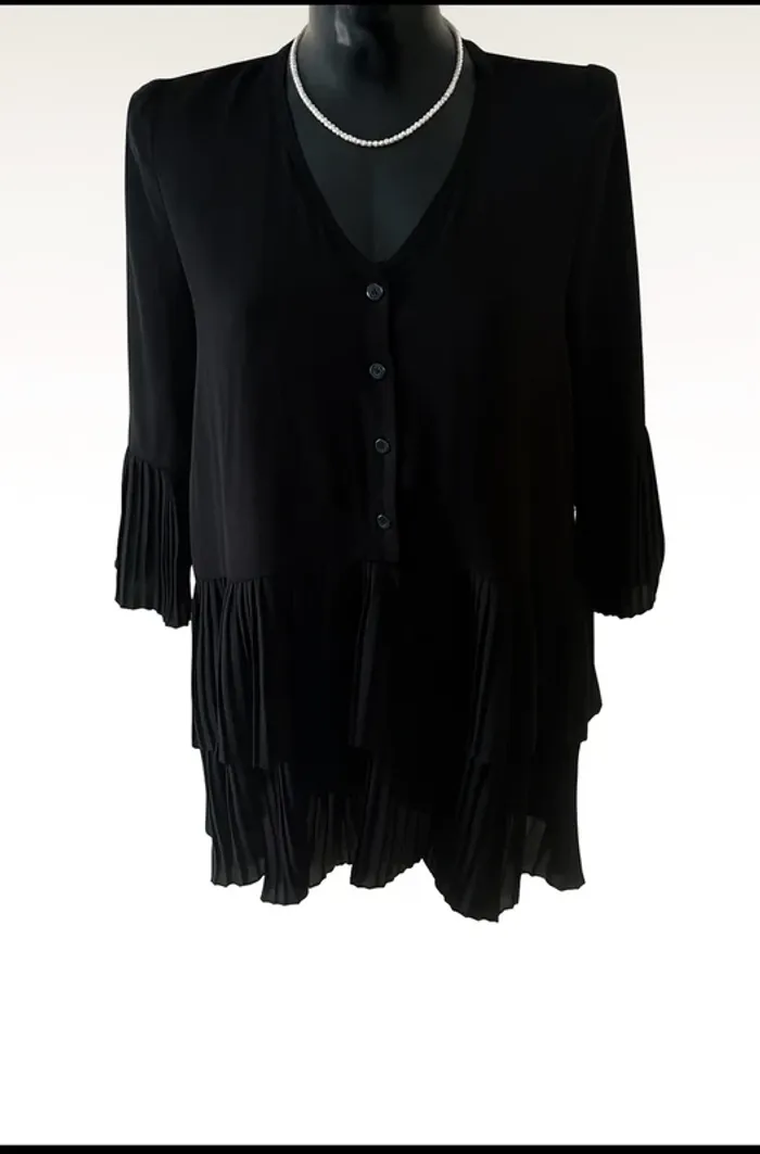 Superbe blouse noire fluide New Collection, taille 38/40.