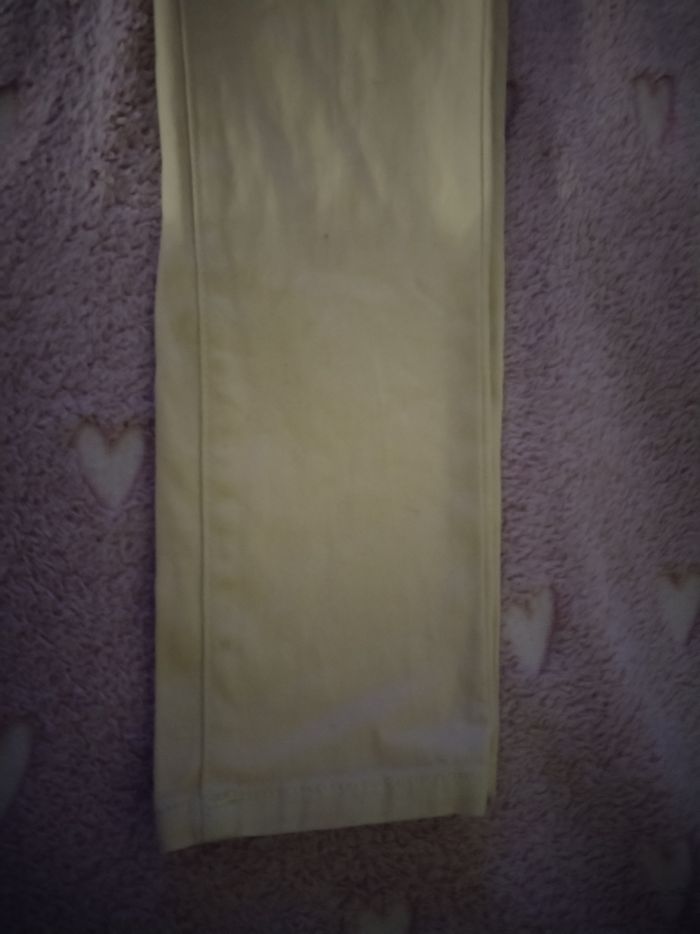 Jeans jaune clair "Kiabi" taille réglable 98% coton peu porté - photo numéro 8