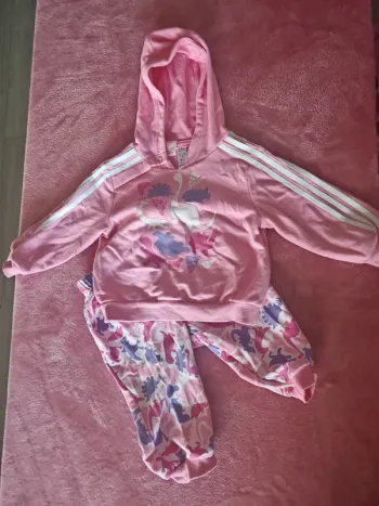 Ensemble jogging Adidas rose 6 9 mois