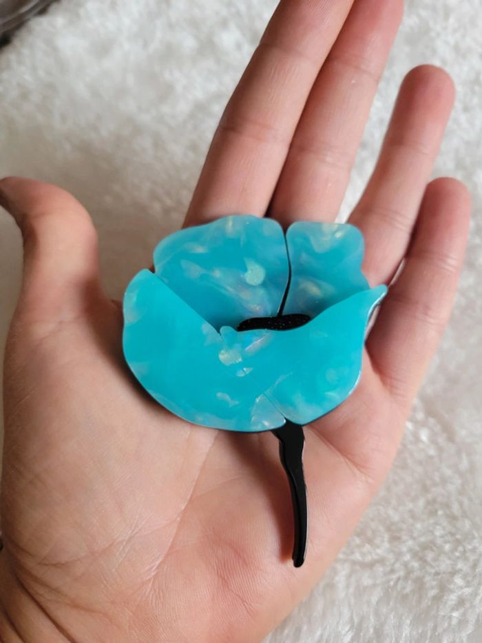 Broche acrylique fleur turquoise - photo numéro 6