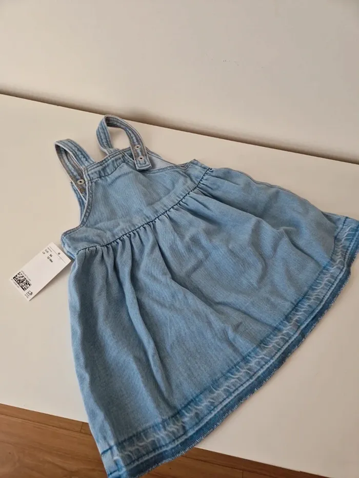 Robe salopette denim fleur brodé 12-18mois neuve H&M - photo numéro 6