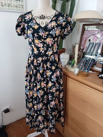 Robe vintage fleurie entièrement boutonnée taille 38/40