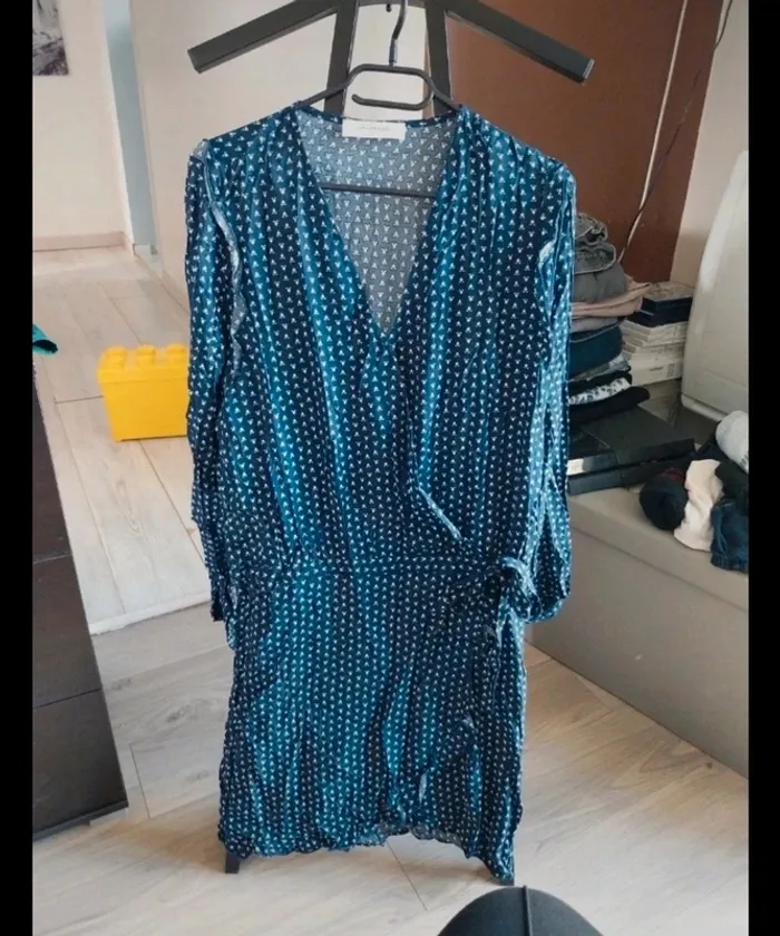 Robe Promod neuve jamais portée. Taille 42. Marine avec motifs. Effet cache cœur