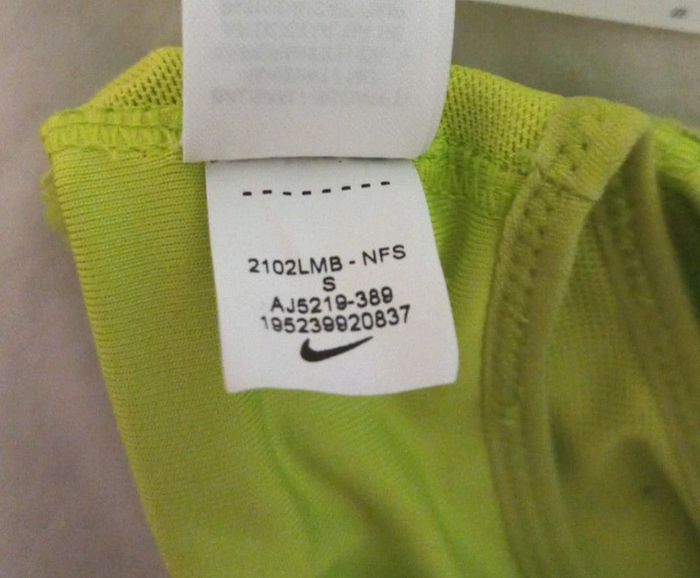 Brassière de sport Nike taille S - photo numéro 3