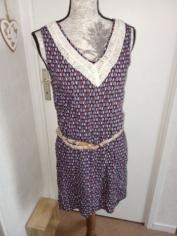 Robe mi saison été taille 38,40 broderie marque cerise bleue