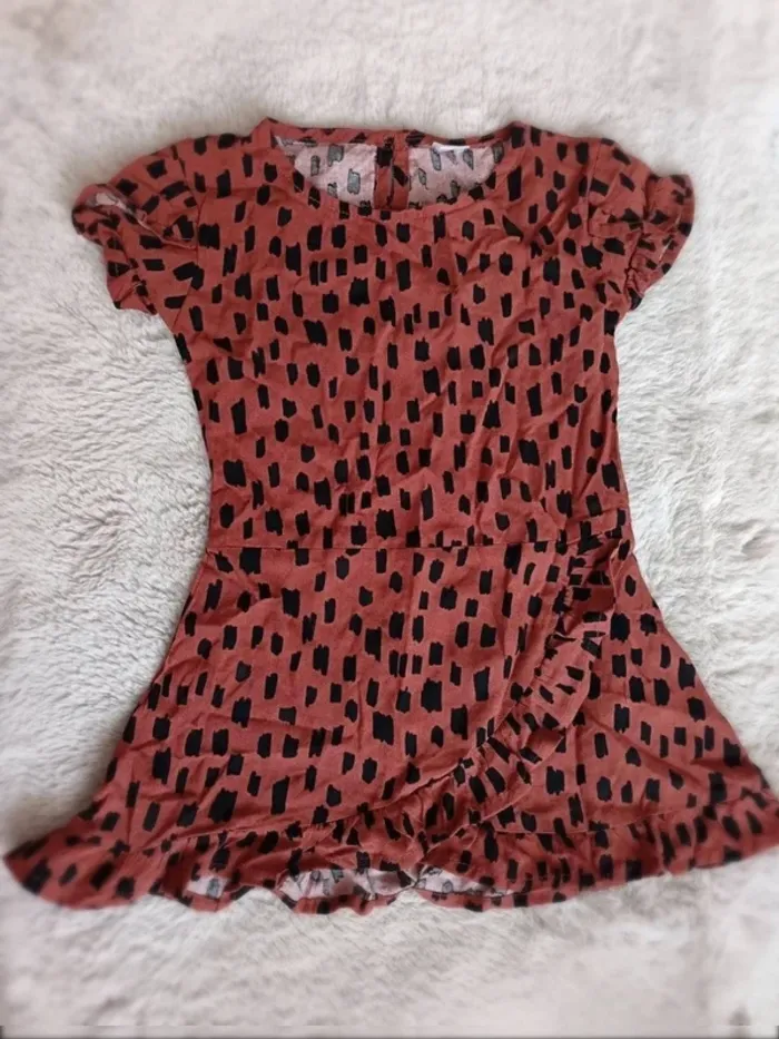 Robe volants neuve