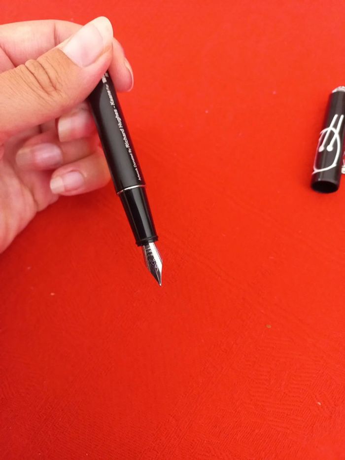 Stylo plume noir - photo numéro 4