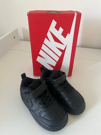 Basket Nike bébé 23,5